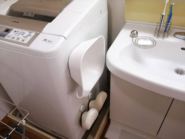 タワーマグネット＆引っ掛け湯おけを洗濯機につけたところ